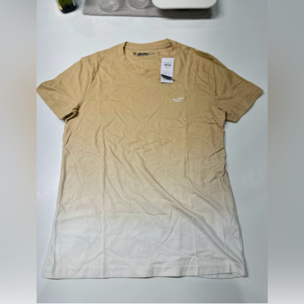 Hollister Men's Tan T-Shirt
